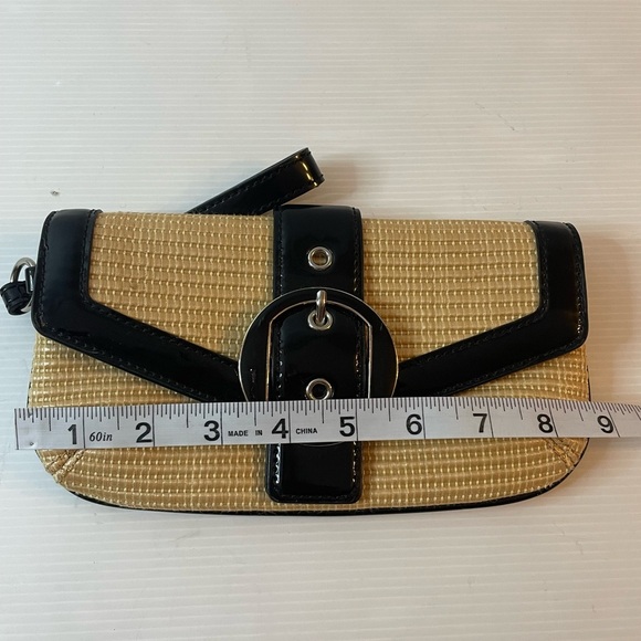 Ann Taylor Summer Wicker Buckle Patent Leather Clutch Wristlet - Picture 6 of 7